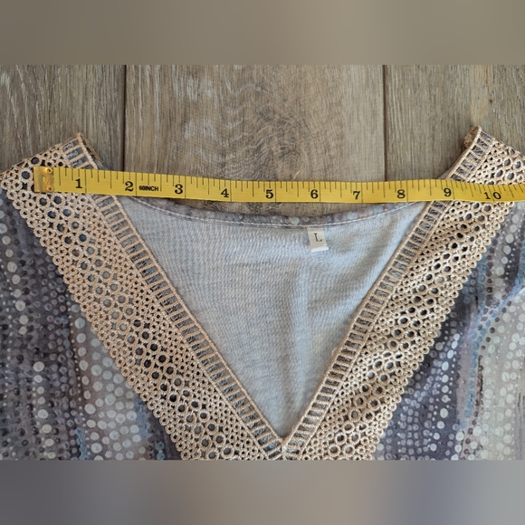 Women's Multicolor V-Neck Top - Picture 6 of 7